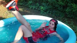 Mina gets wet in her basketball suit_Moment(6)
