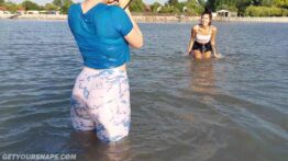 Lina and Lara in the lake 2_Moment