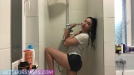 Home Shower video by Ellie_Moment(4)