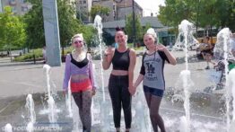 3 girls in the fountain_Moment(6)