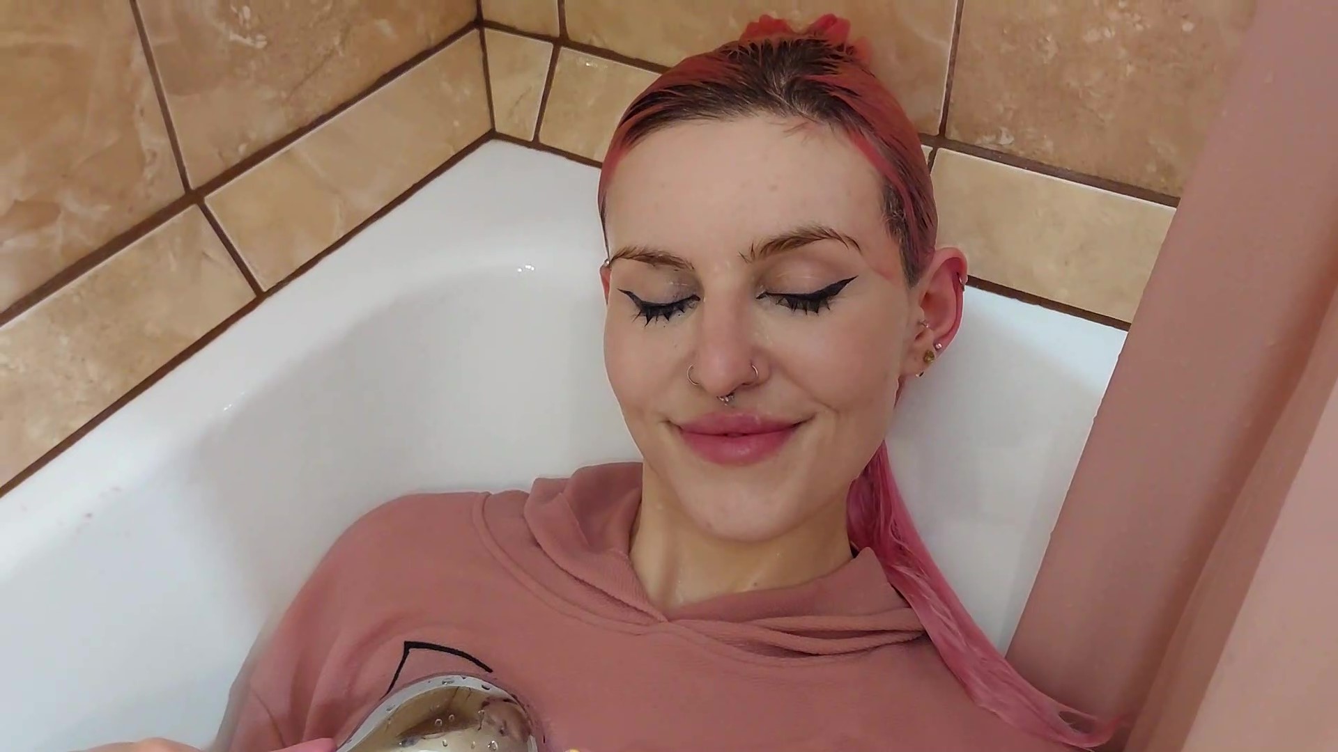 Hairwash video by Pinkie - frame at 13m12s