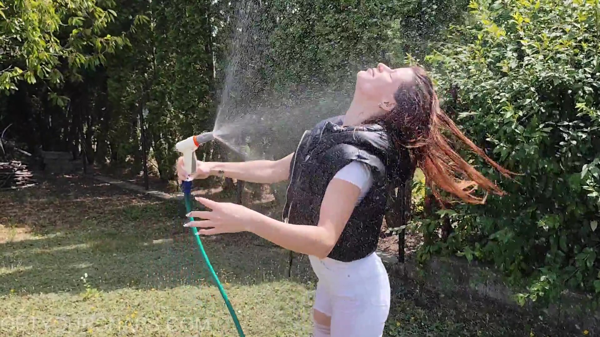 Jazmin plays with the hose - frame at 1m26s