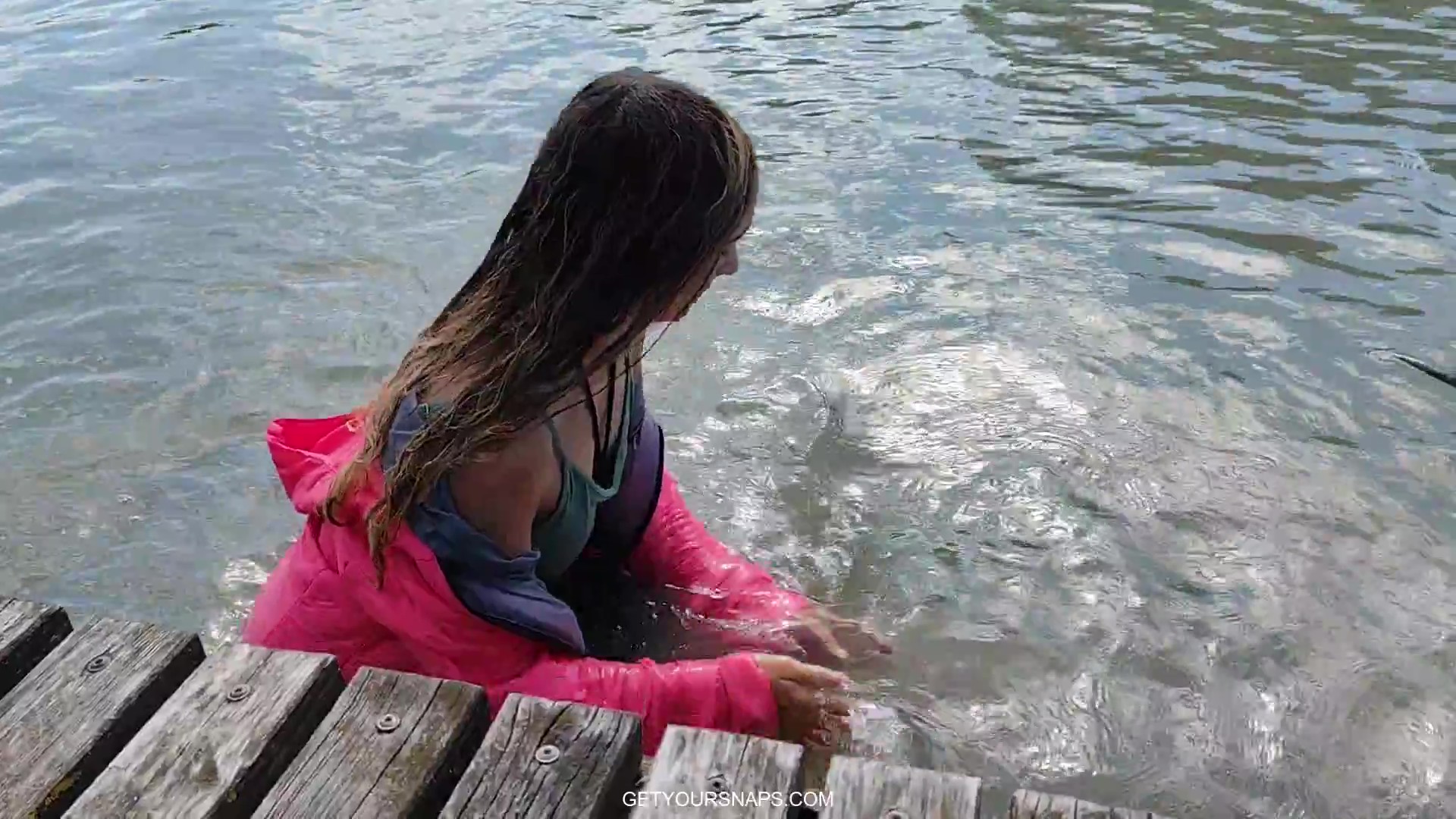 Violet starts the bath in the lake - Image 4