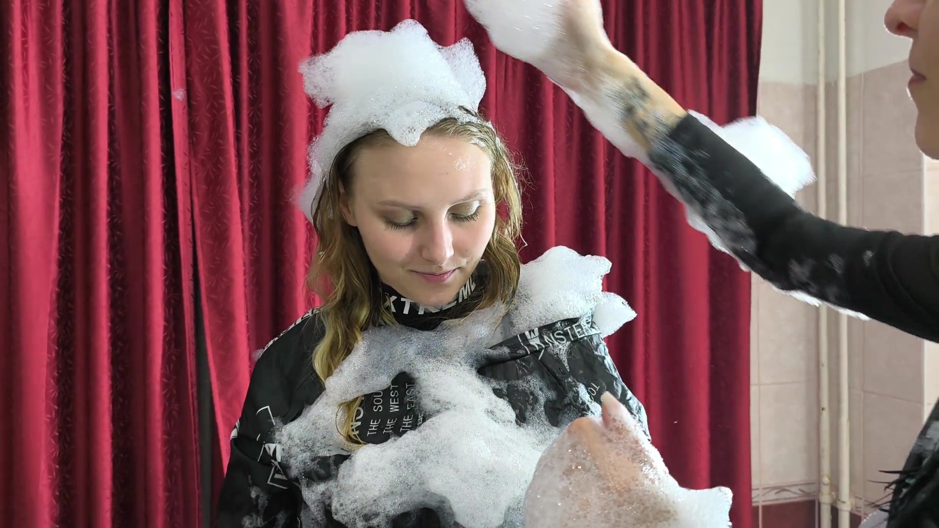 Alessia, Luna and Harper plays in foam - Image 4