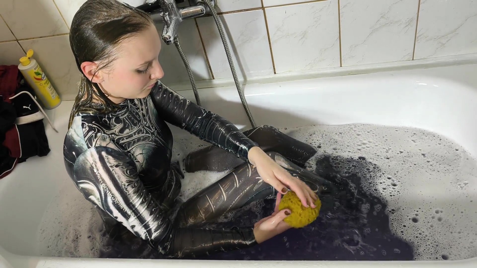 Luna takes a bath in two layers of clothing - Image 2